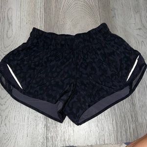Lululemon Shorty shorts black leopard print